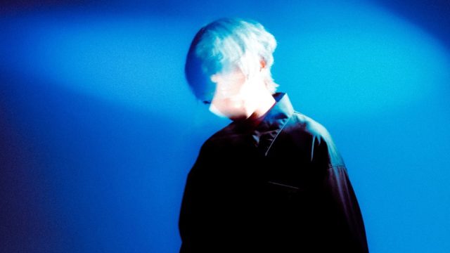 Eve aloittaa Echoes-lukunsa kappaleella ”AIYOU”